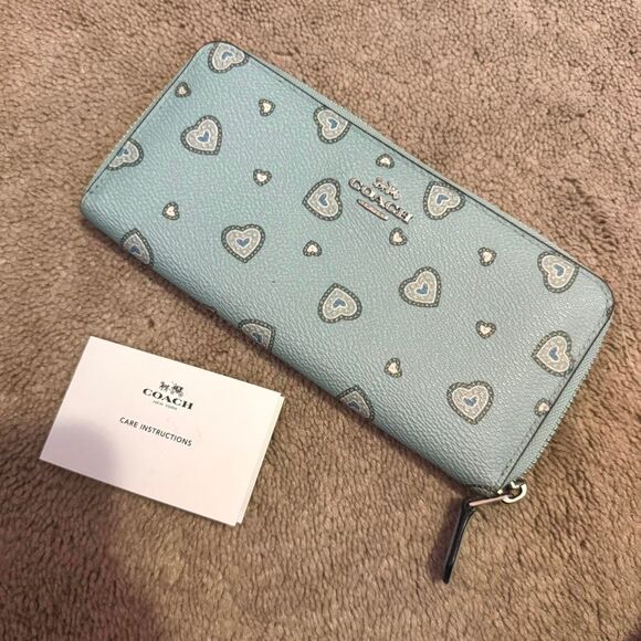 Coach Western Heart Print Wallet - Picture 6 of 6